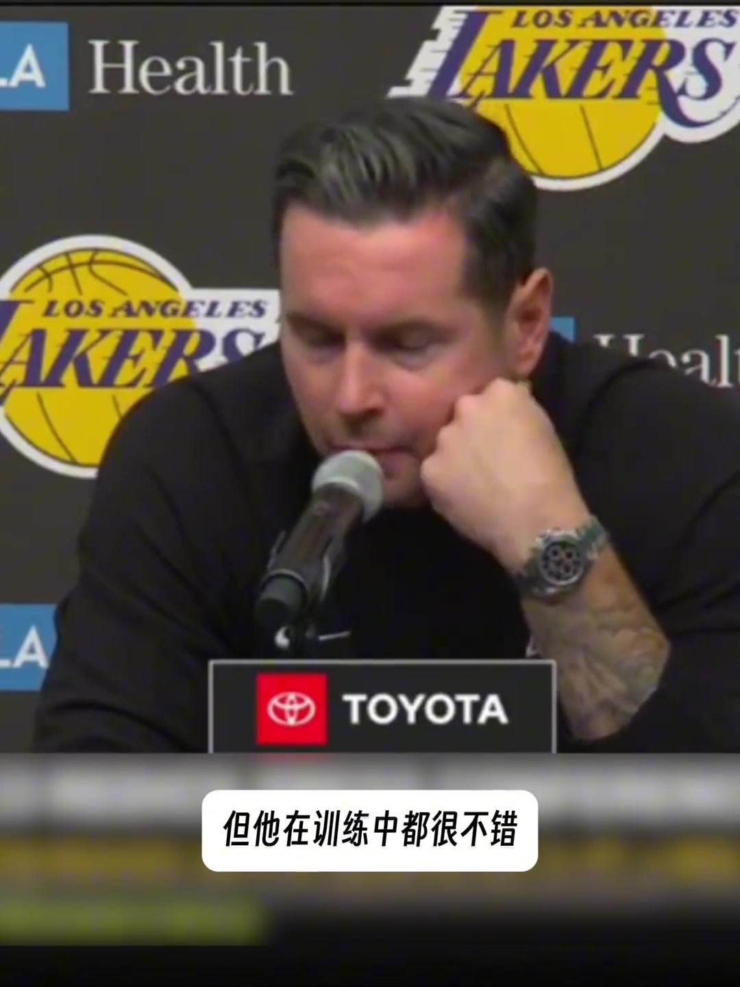 雷迪克：布朗尼这几场季前赛打的不好 但他在训练中表现得很好